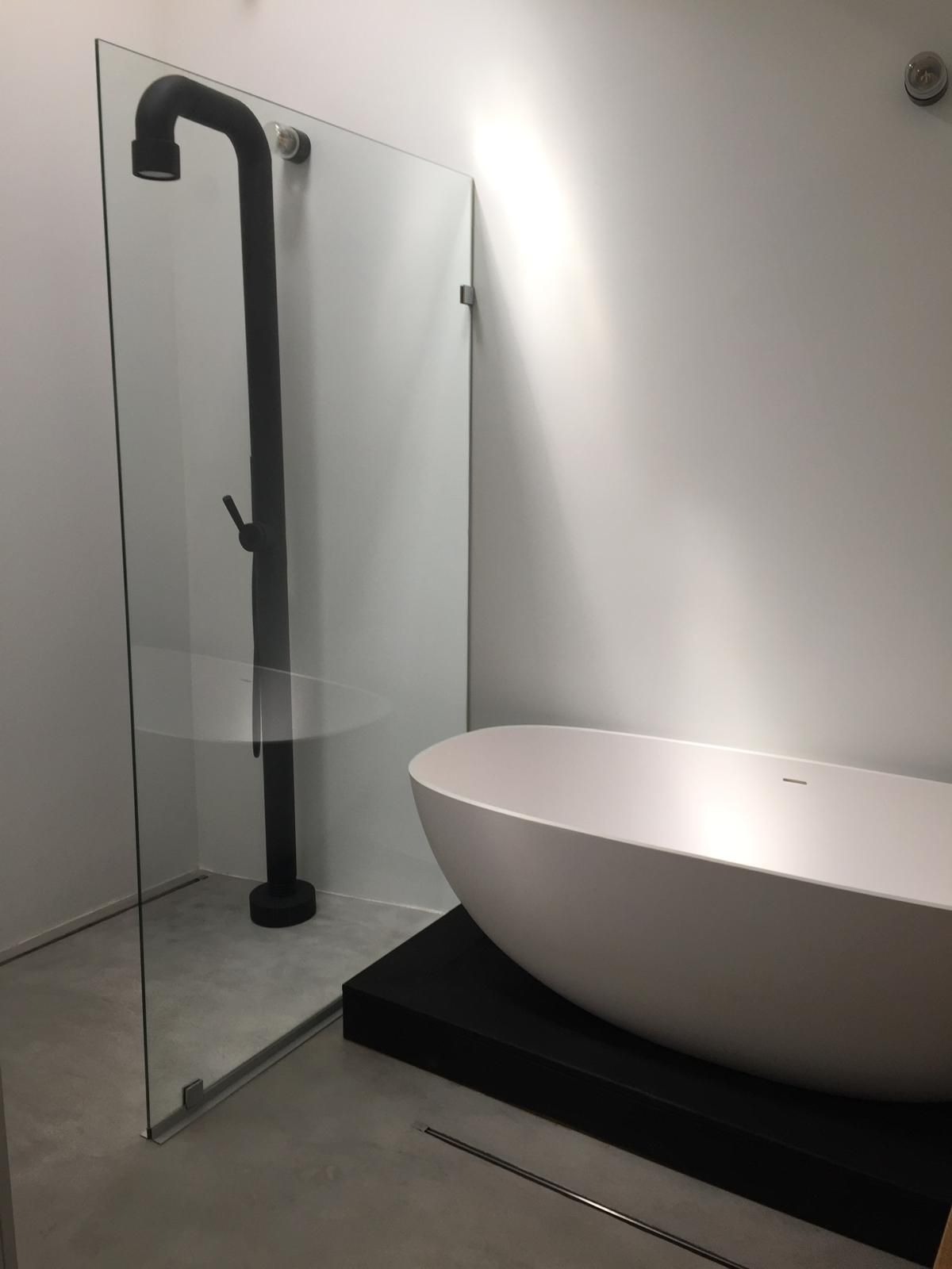 Seamless Microfinishing microcement bathroom walls — KCBerry